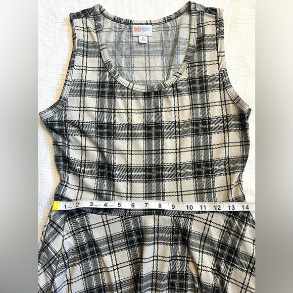 LuLaRoe Plaid Sleeveless Summer Women’s Dress with Pockets Size Medium - Picture 5 of 14